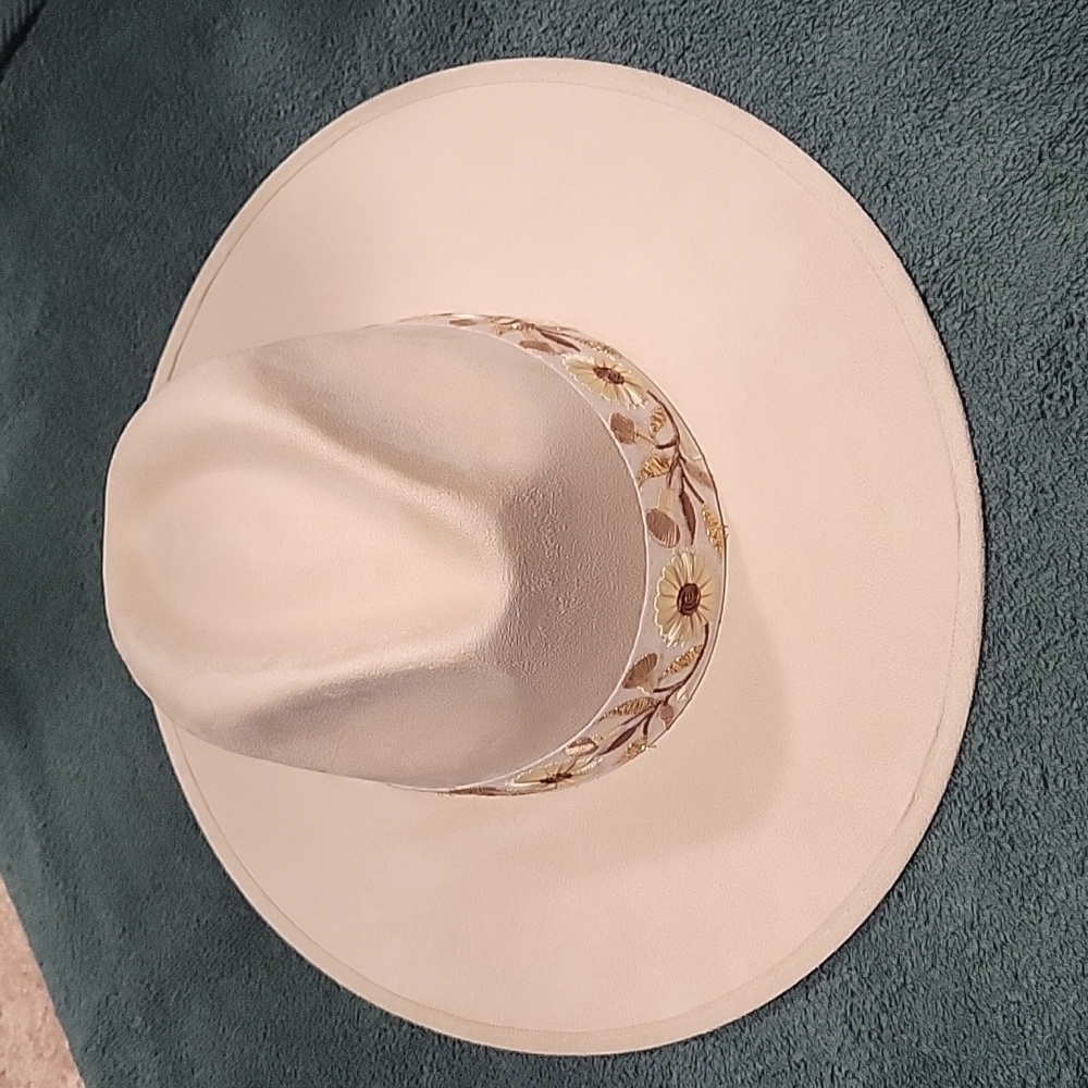 Hats N Roses